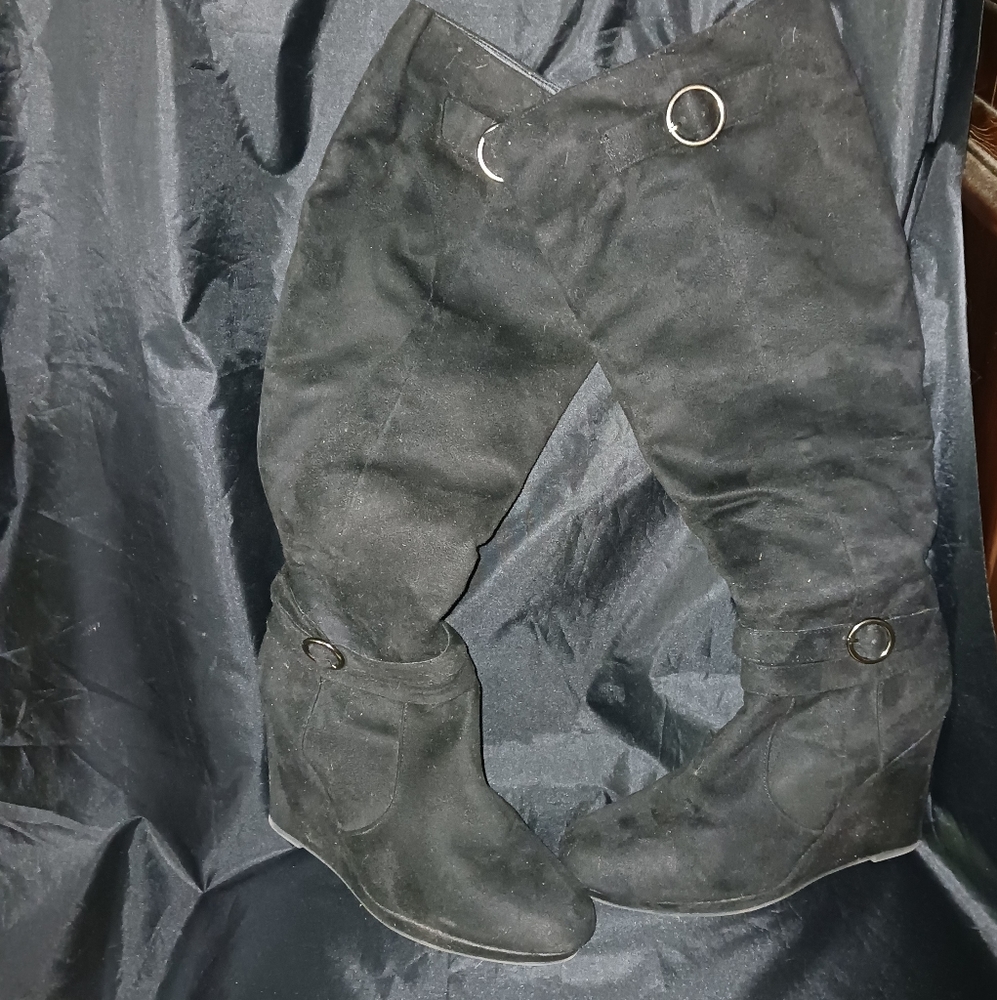 Black faux suede wedge boots sz 9